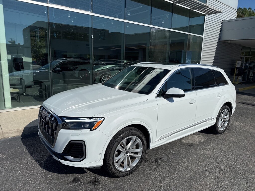 2025 Audi Q7 55 Premium Plus photo 3