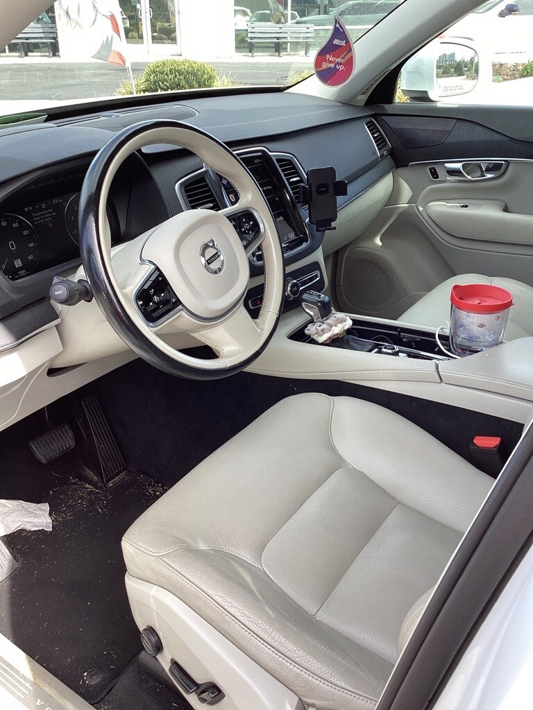 2020 Volvo XC90 T5 Momentum photo 2