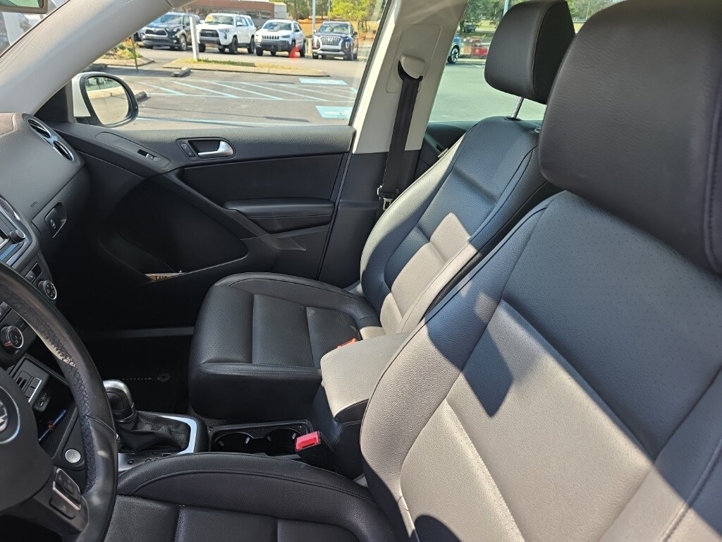 2017 Volkswagen Tiguan Wolfsburg Edition photo 4
