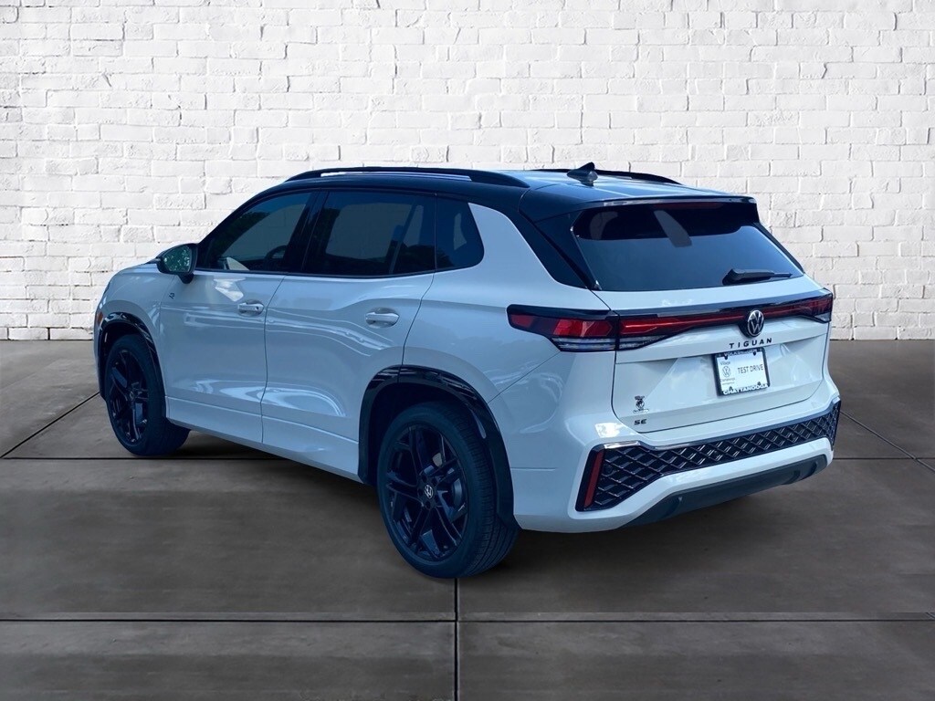 2025 Volkswagen Tiguan SE R-Line Black photo 3