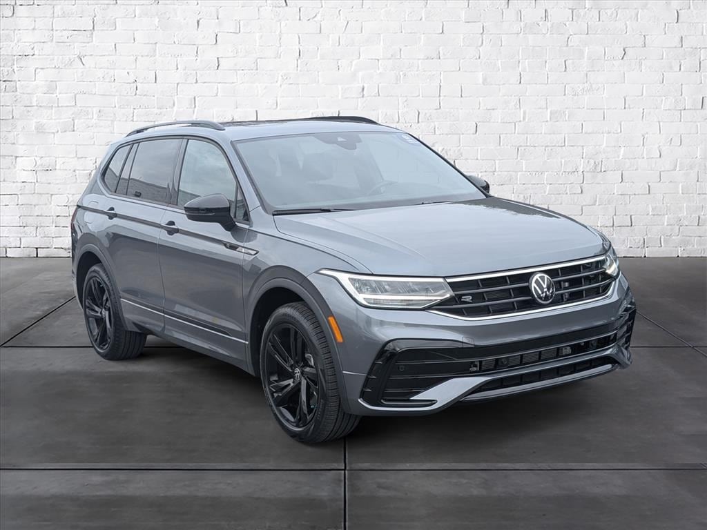 2024 Volkswagen Tiguan SE R-LINE BLACK's photo