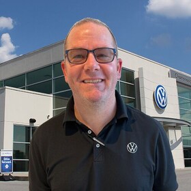 Staff member James Patterson from ID_efff0f737cc1