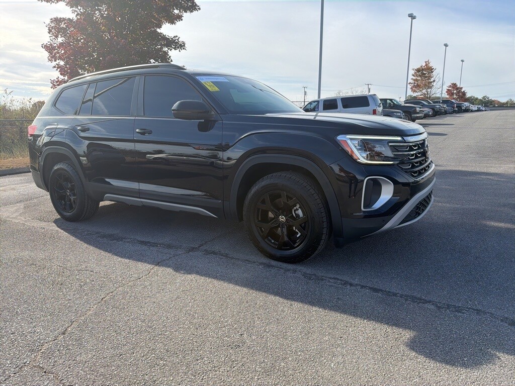 Used 2025 Volkswagen Atlas 2.0T Peak Edition SUV