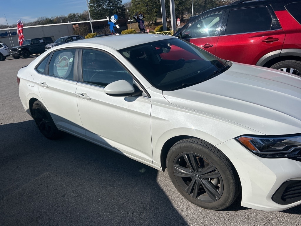 Used 2024 Volkswagen Jetta 1.5T SE Sedan