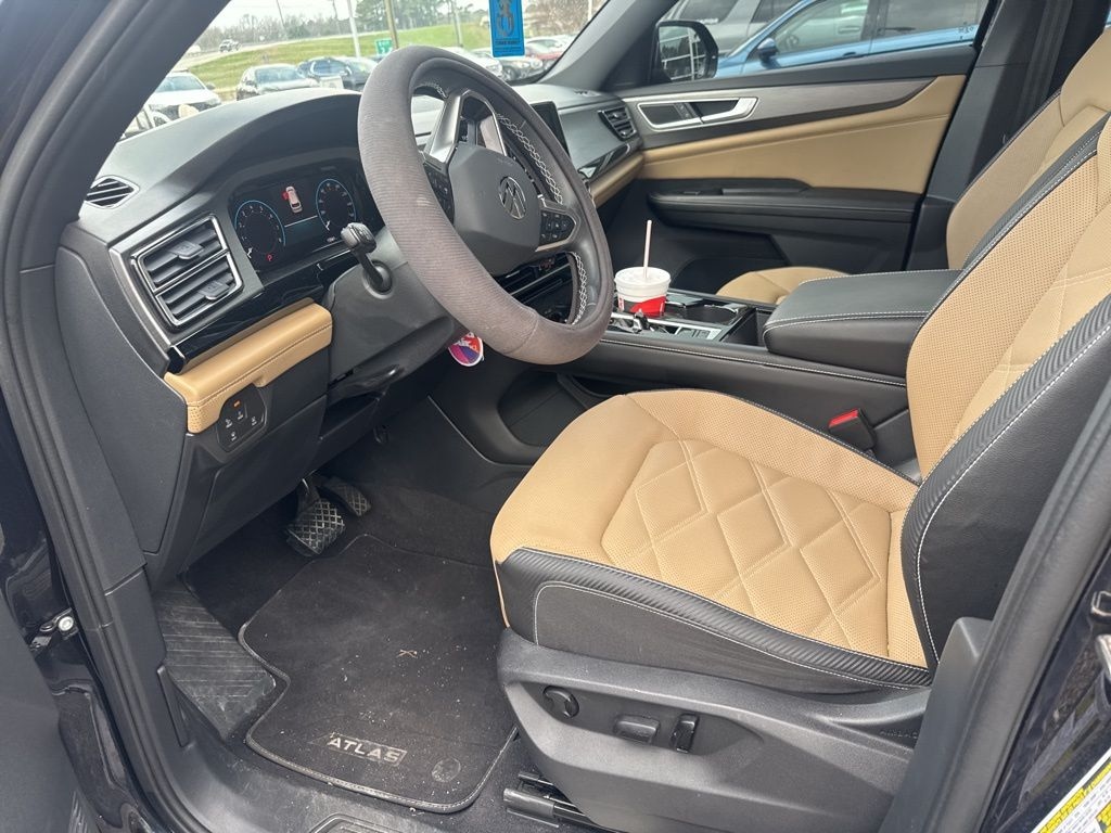 Used 2024 Volkswagen Atlas Cross Sport 2.0T SE w/Technology SUV