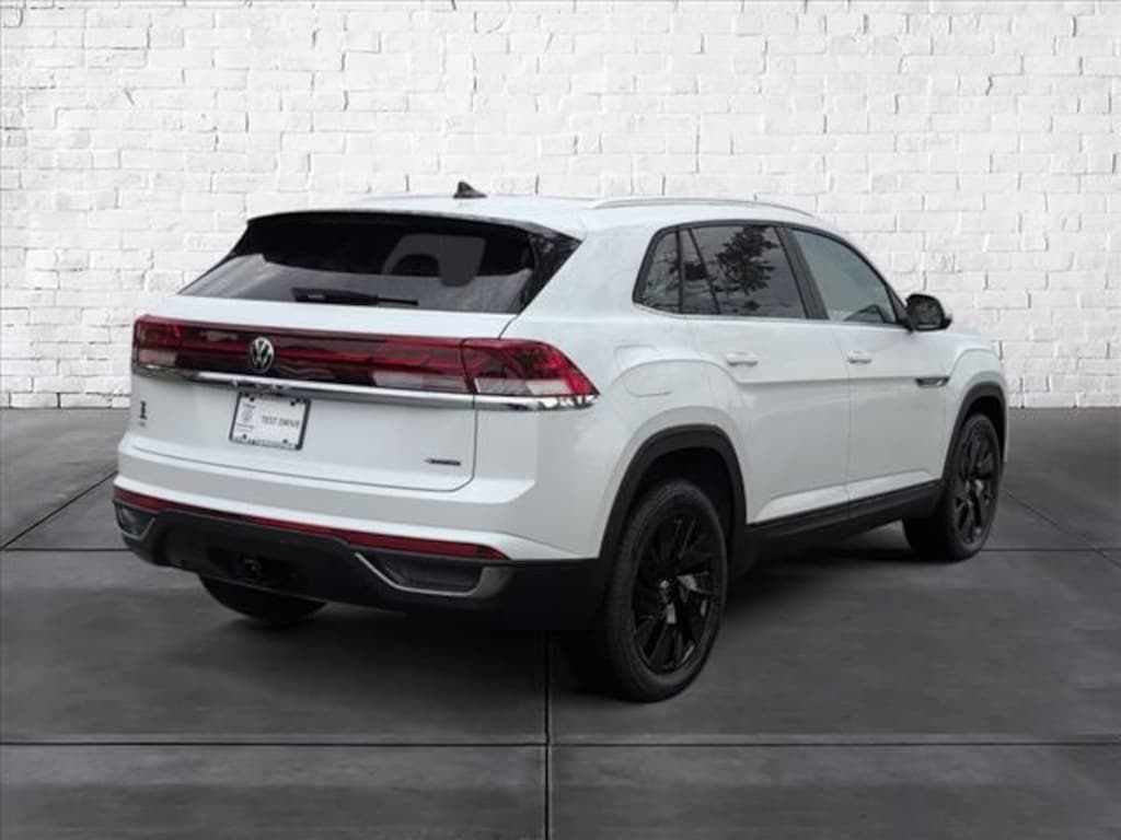New 2026 Volkswagen Atlas Cross Sport 2.0T SE w/Technology SUV