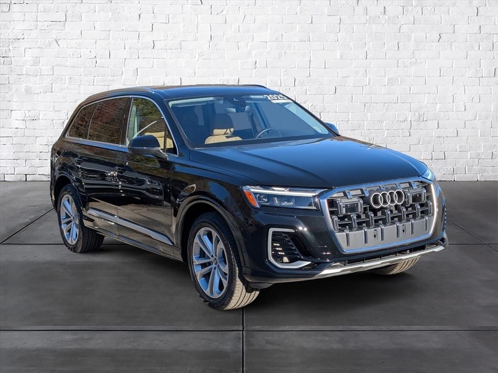 2025 Audi Q7 Premium Plus's photo