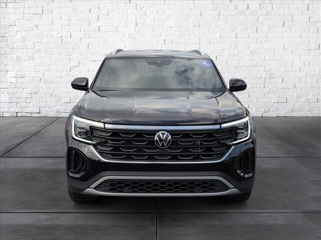 2024 Volkswagen Atlas Cross Sport SE photo 2