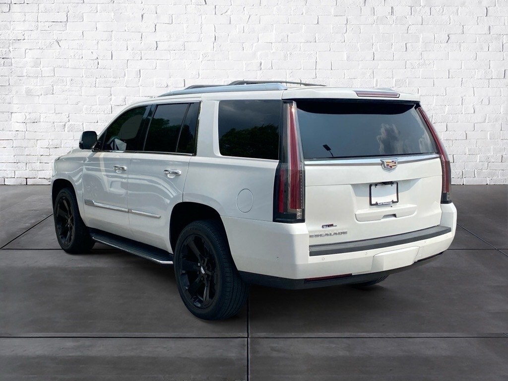 2020 Cadillac Escalade Luxury photo 2