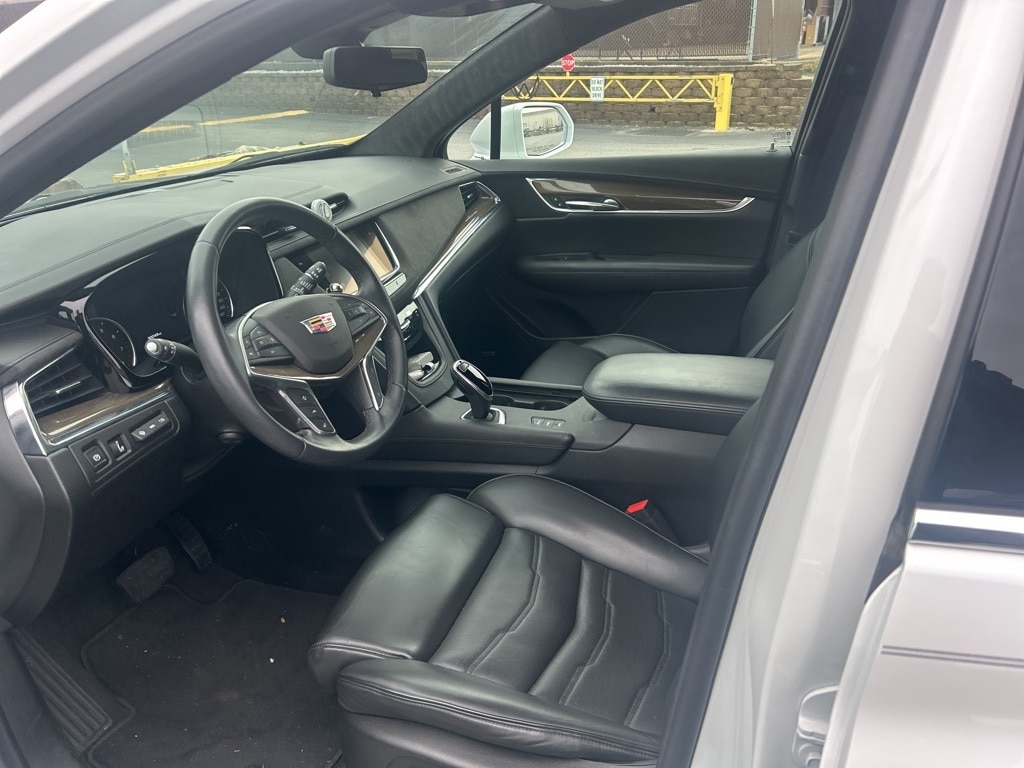 Used 2017 CADILLAC XT5 Platinum SUV