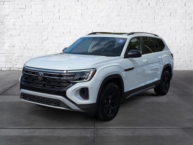 2025 Volkswagen Atlas Peak Edition SE photo 2