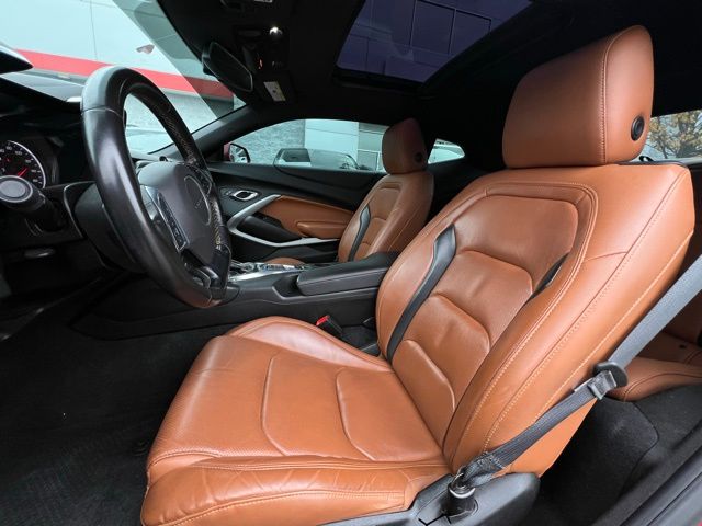 2019 Chevrolet Camaro 2LT photo 2