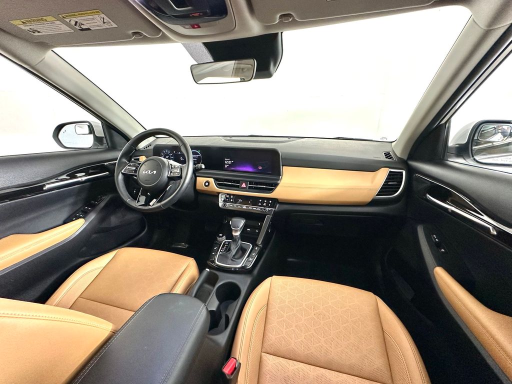 2024 Kia Seltos EX photo 2