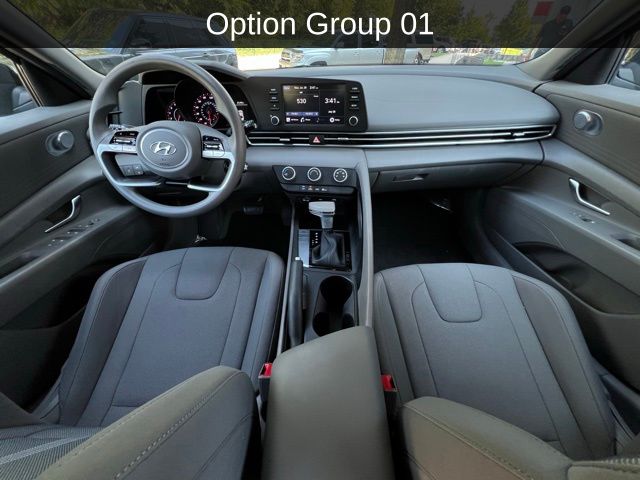 2023 Hyundai Elantra SE photo 2