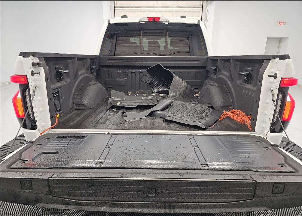 2022 Ford F-150 Lightning Platinum photo 4