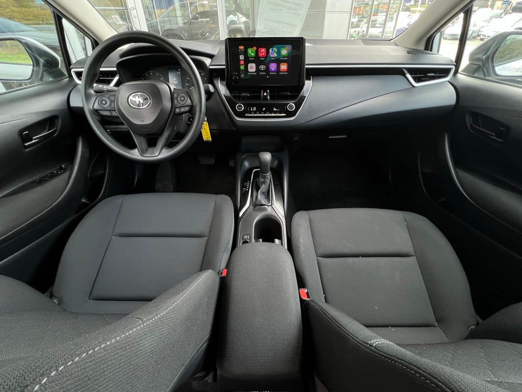 2025 Toyota Corolla LE photo 2