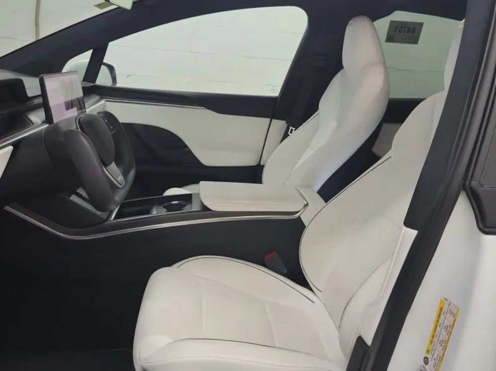 2023 Tesla Model X Plaid photo 2
