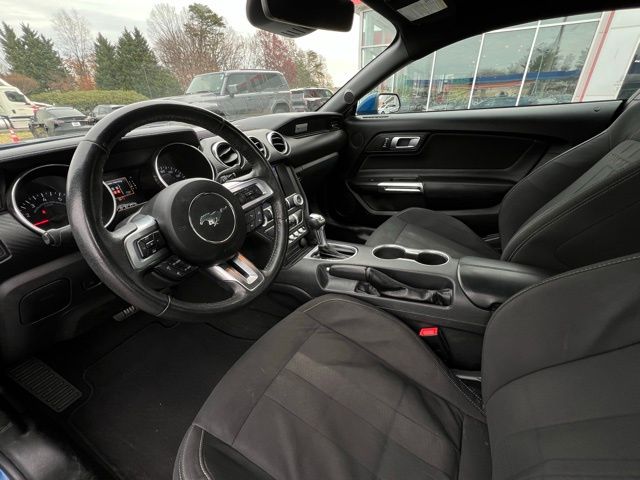 2022 Ford Mustang EcoBoost photo 2