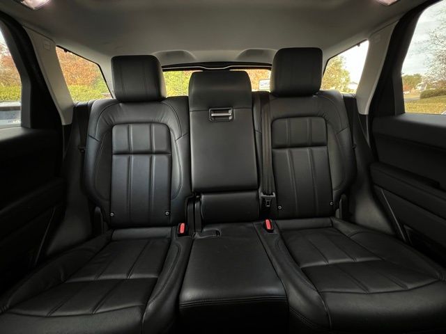 2020 Land Rover Range Rover SE photo 3