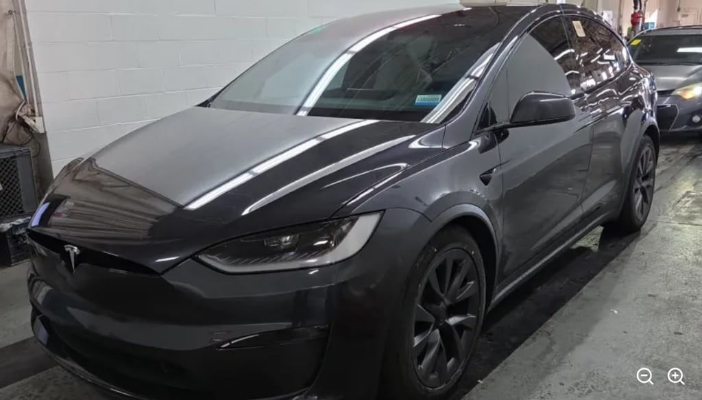 2024 Tesla Model X Long Range's photo
