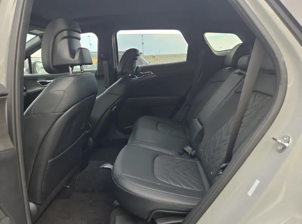 2024 Kia Sportage X-Line photo 3