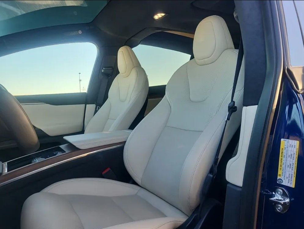 2024 Tesla Model X photo 3