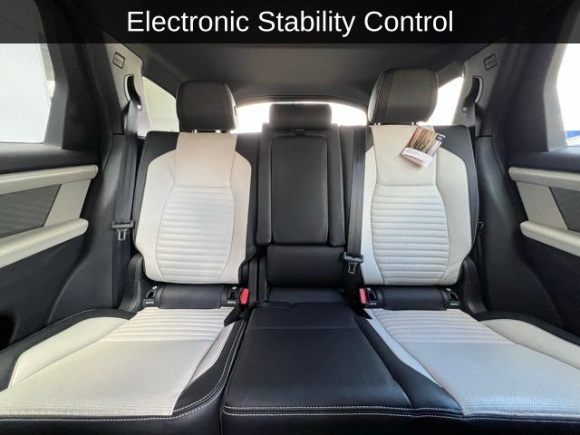 2020 Land Rover Discovery Sport SE R-Dynamic photo 3