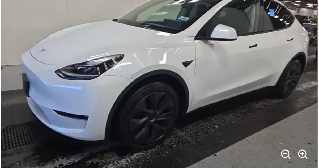 2024 Tesla Model Y Long Range's photo