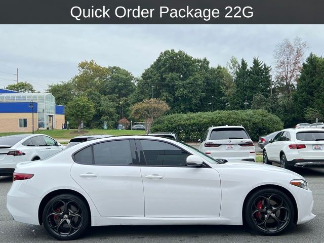 2017 Alfa Romeo Giulia Ti photo 3