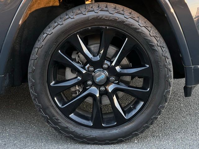 2017 Jeep Grand Cherokee Altitude photo 4