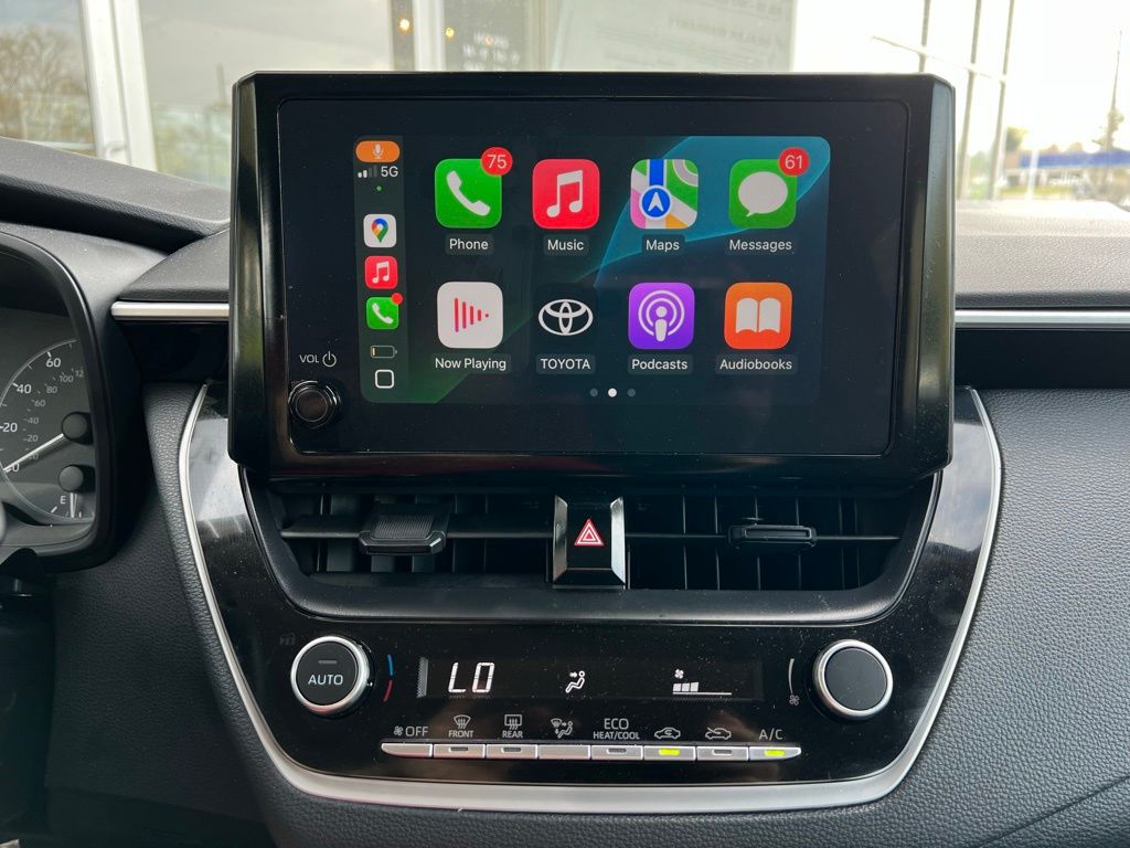 2025 Toyota Corolla LE photo 3