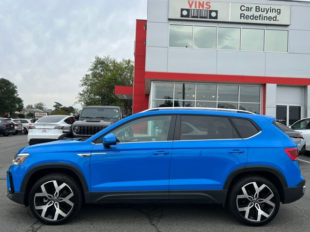 2022 Volkswagen Taos SEL photo 2
