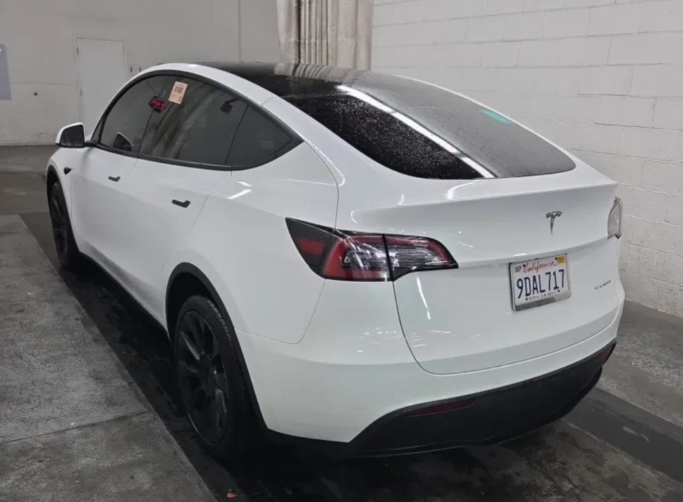 2022 Tesla Model Y Long Range photo 3