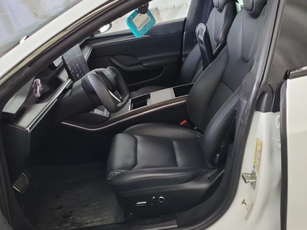 2022 Tesla Model S photo 2