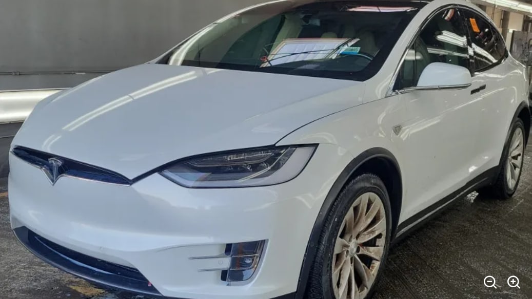 2016 Tesla Model X's photo