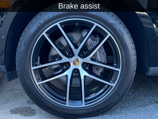 2022 Porsche Macan Base photo 3