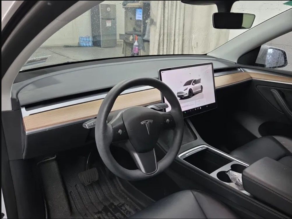 2022 Tesla Model Y Long Range photo 2