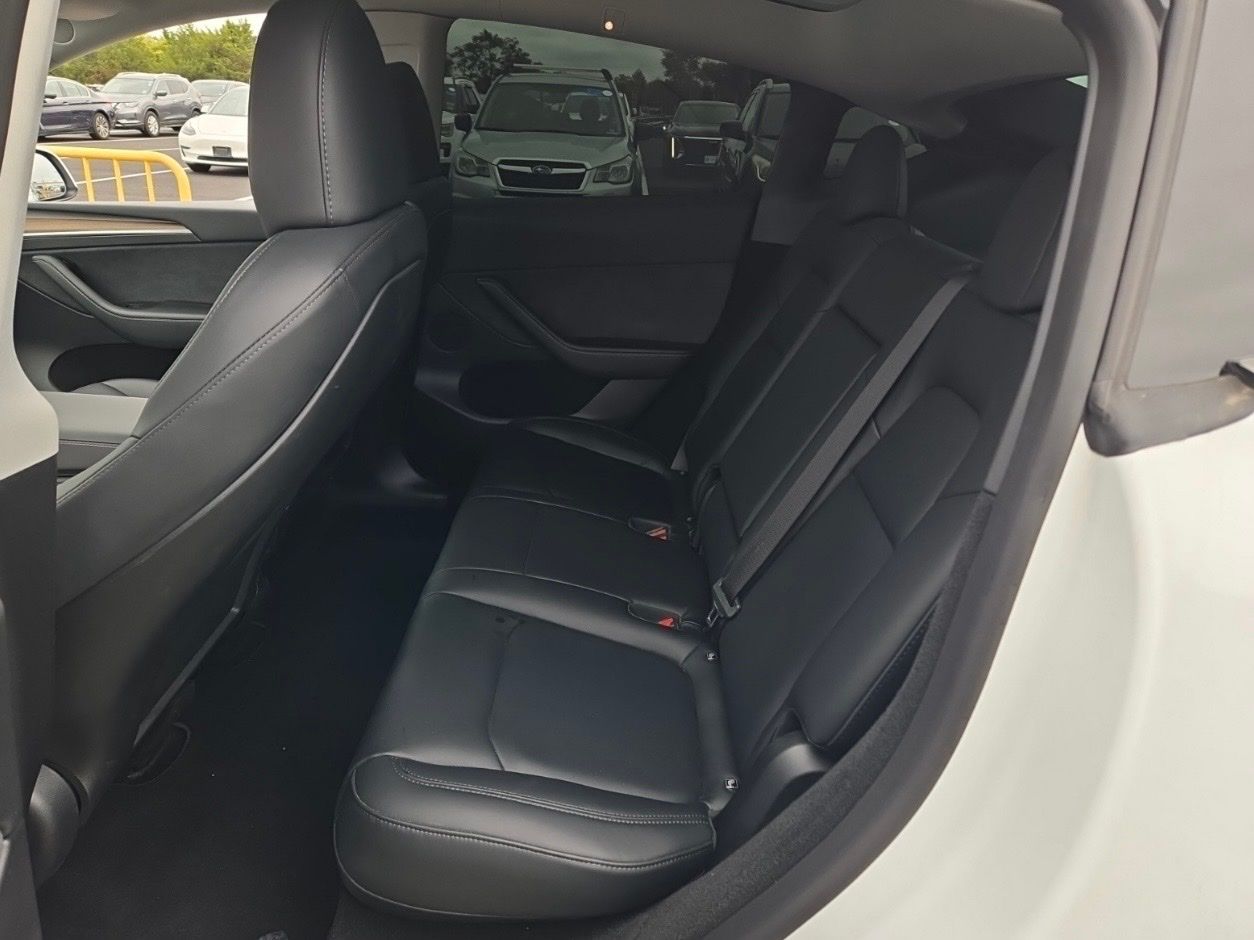 2023 Tesla Model Y Long Range photo 4