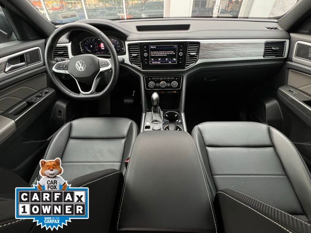 2023 Volkswagen Atlas Cross Sport V6 SE Technology photo 2