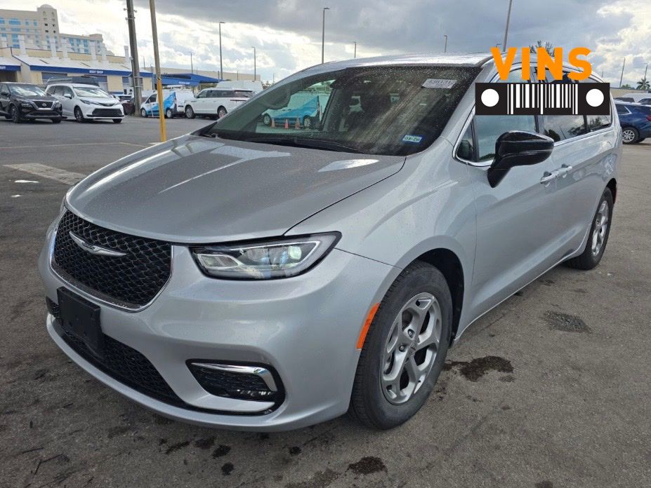 2024 Chrysler Pacifica Limited's photo