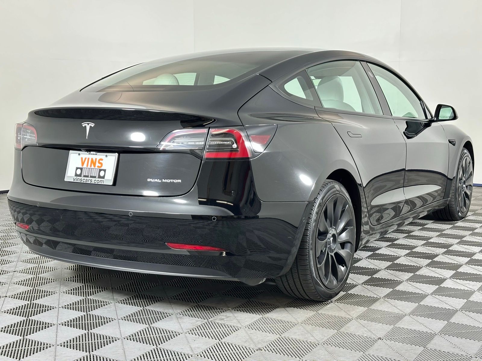 2022 Tesla Model 3 Long Range photo 3