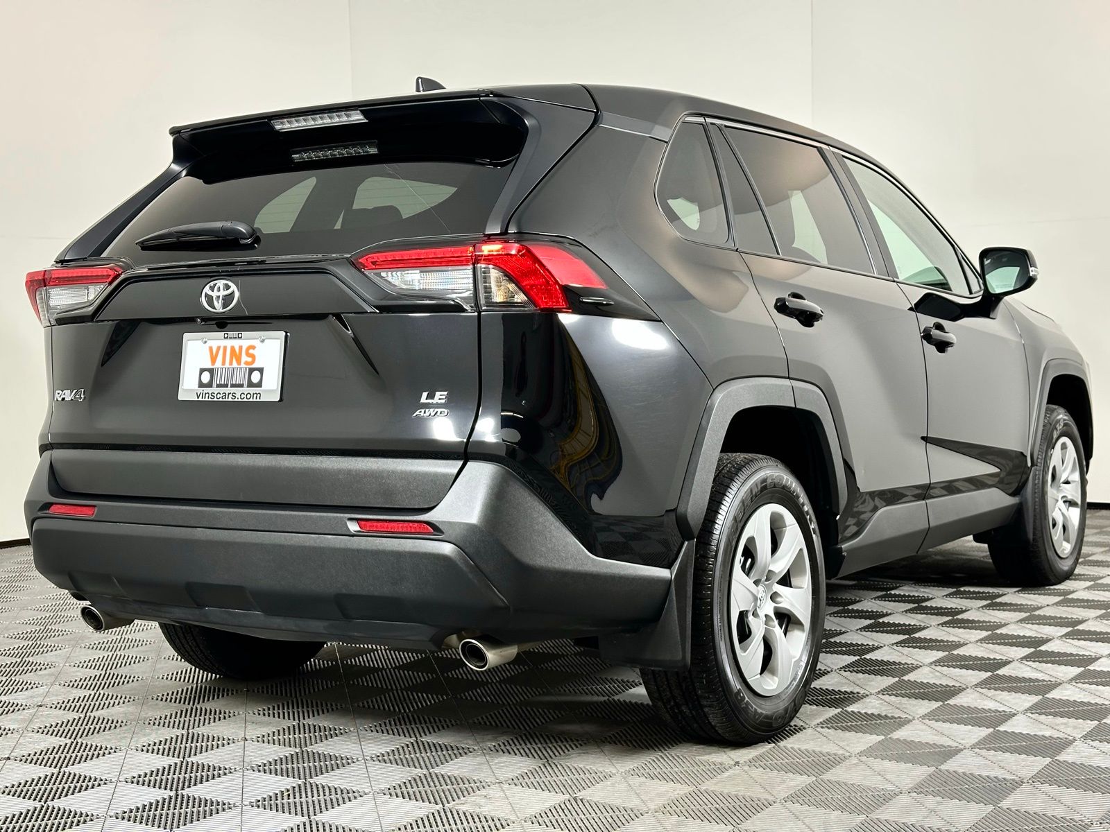 2023 Toyota RAV4 LE photo 4