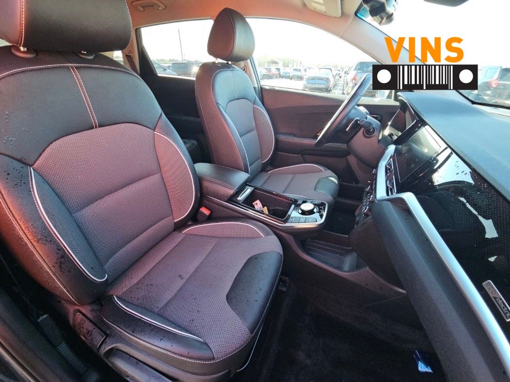 2022 Kia Niro EX's photo