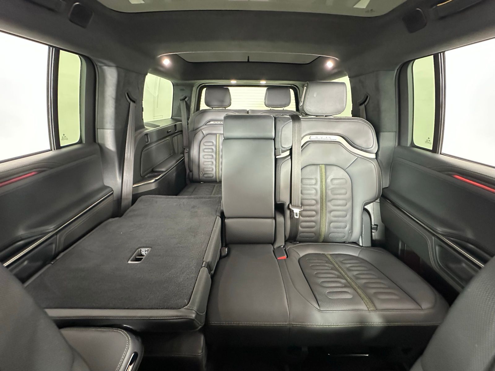 2023 Rivian R1S Adventure photo 2