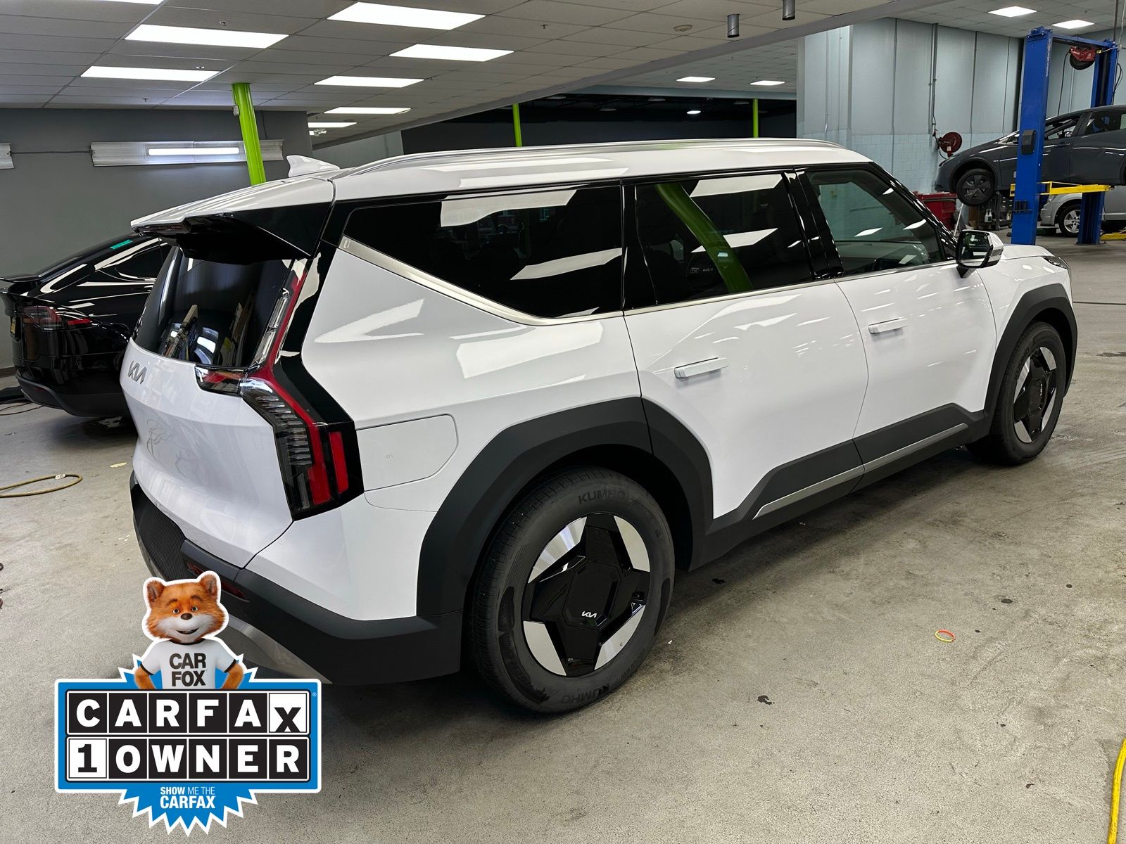 2025 Kia EV9 Wind photo 2