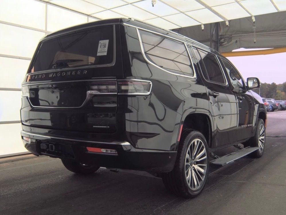 2022 Jeep Grand Wagoneer III photo 2