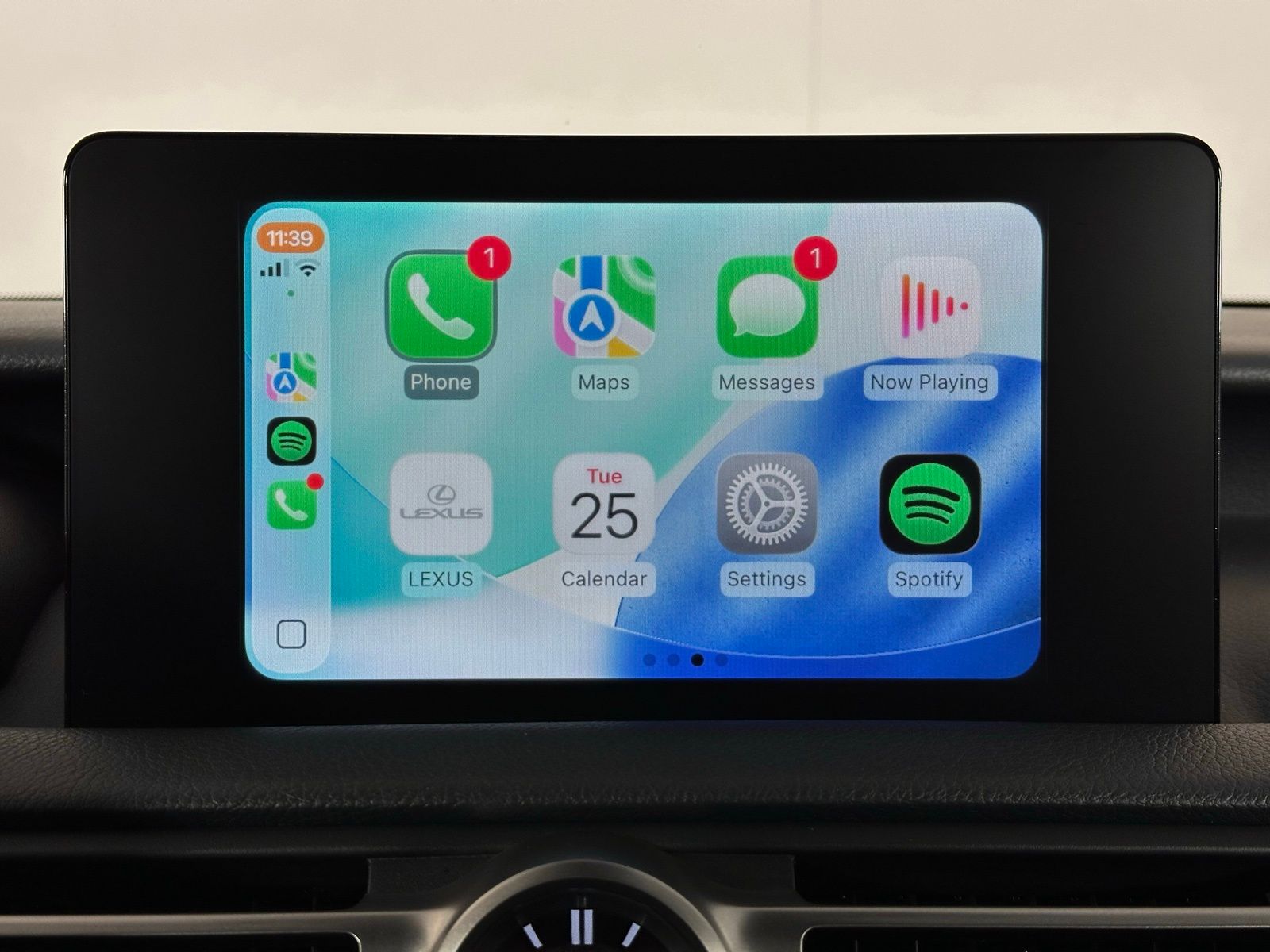 2022 Lexus IS 350 F SPORT photo 2