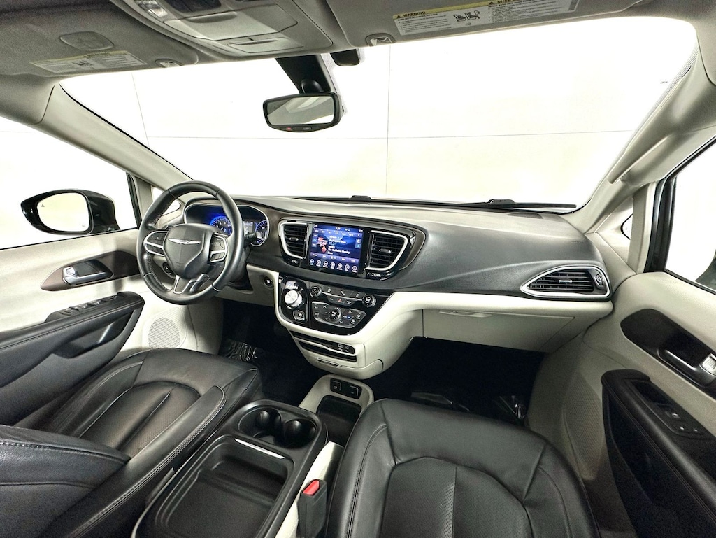 Used 2018 Chrysler Pacifica Touring L Minivan/Van