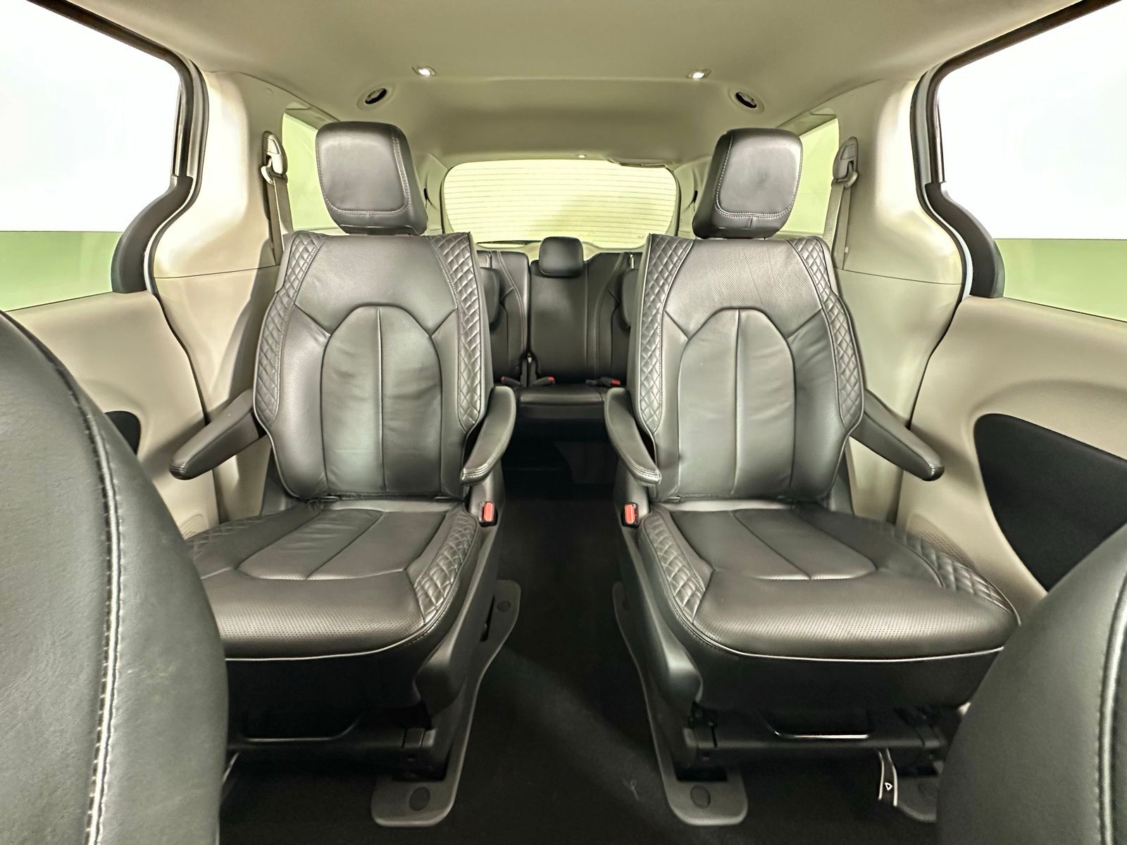 2024 Chrysler Pacifica Hybrid photo 4