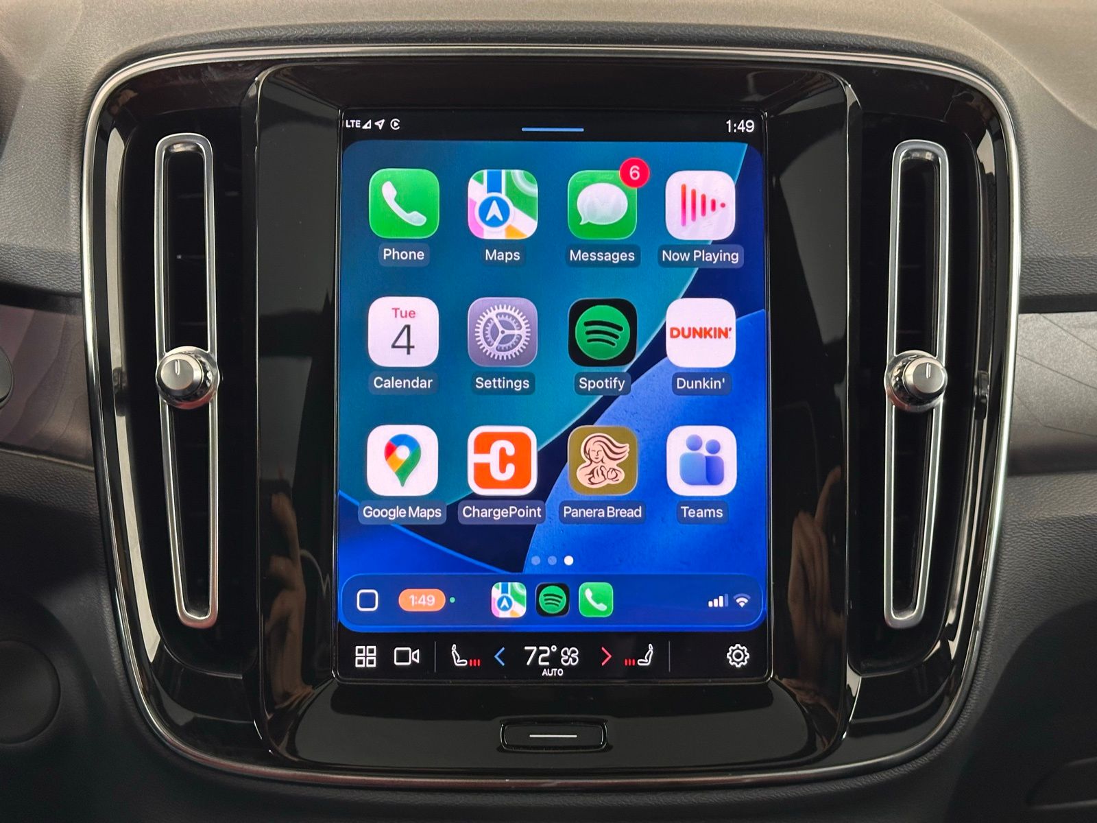 2023 Volvo XC40 Recharge Twin Plus photo 3